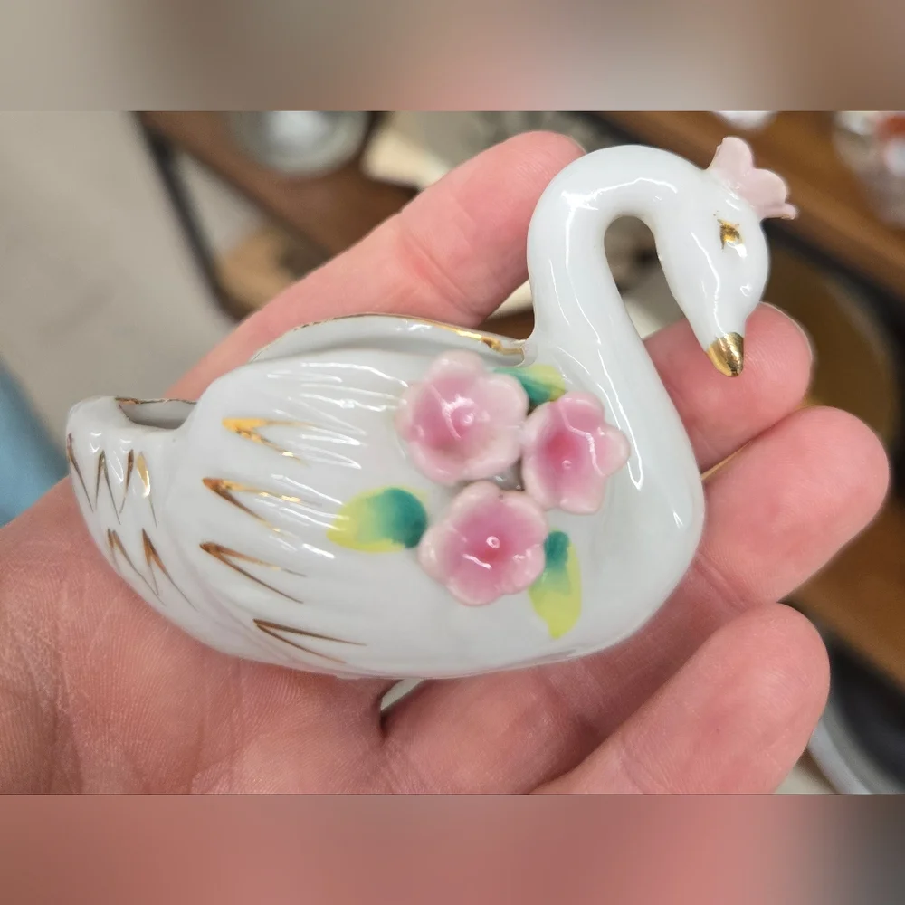 Vintage Porcelain Swan (Made In Japan)